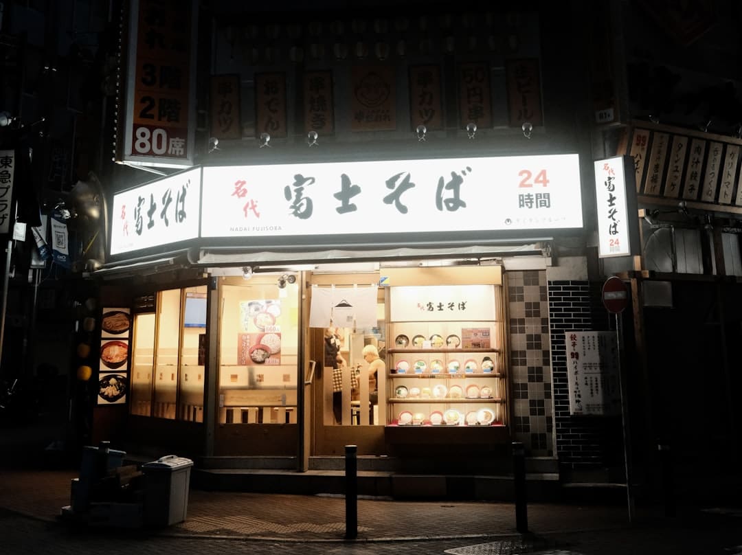 《星期三》第二季发布宣传照 哥特宗族全家福